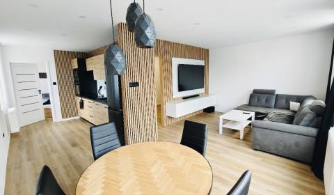 NA PRENÁJOM NOVOZREKONŠTRUOVANÝ 2-IZBOVÝ BYT, UL. ROŽŇAVSKÁ