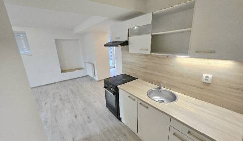 3 izbový byt Bánovce nad Bebravou /CENTRUM/ 57 m2/ S POZEMKOM 77 m2