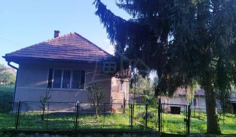 Rodinný dom v pôvodnom stave v obci Trebušovce, okres Veľký Krtíš