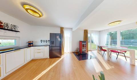 REZERVOVANÉ-  4-izbovy rodinný dom v Miloslavove