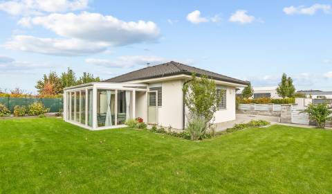 PRÍJEMNÝ 4-IZB. RODINNÝ DOM SO SÚKROMÍM, UPRAVENÁ ZÁHRADA, RASCOVÁ UL.