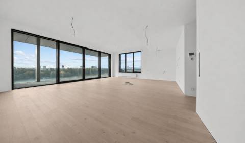 EUROVEA RIVERSIDE 4-IZB. BYT, VÝHĽAD NA DUNAJ A HRAD, TERASA, PARKING