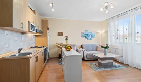 Predaj slnečného 2-izbového bytu na Hroznovej ulici v Pezinku