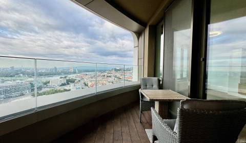 Prenájom, 3-izb. byt v SKY PARKU s parkovacím miestom, 90m2