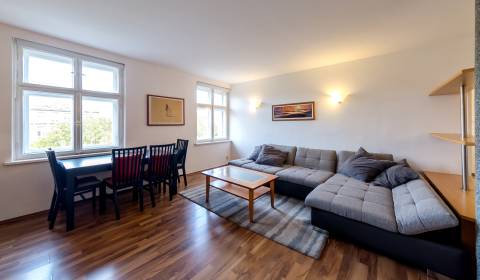 Krásny, priestranný 2i byt 75m2, s výhľadom na hrad, centrum mesta