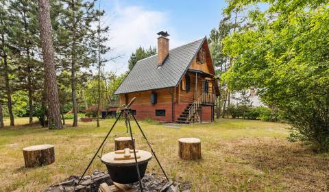 LÁB - PIESKOVŇA - 3 podlažná chata 2 min chôdze od jazera 
