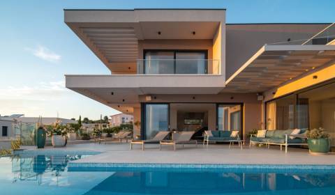 NA PREDAJ luxusná vila / 210 m² / Dalmátsko, mesto Primošten