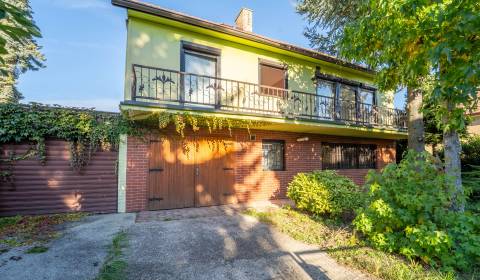 Rezervovaný!!!Čarovný, útulný domček s vinicou v Modre časti Kráľová