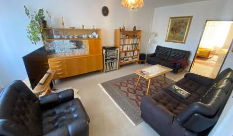  3 izbový prerobený byt s balkónom  Zvolen - Lipovec na predaj 