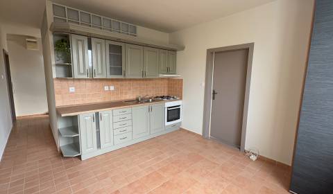 Krásny 3 izbový slnečný byt v Topoľčanoch  76 m2