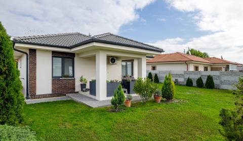 - EXKLUZÍVNE - PREDAJ - 4 IZBOVÝ RODINNÝ DOM - HORNÁ POTÔŇ 