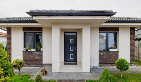 - EXKLUZÍVNE - PREDAJ - 4 IZBOVÝ RODINNÝ DOM - HORNÁ POTÔŇ 