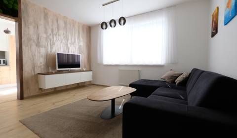 PRENÁJOM: Krásny zariadený 2-izbový byt s lodžiou, na skok od BA