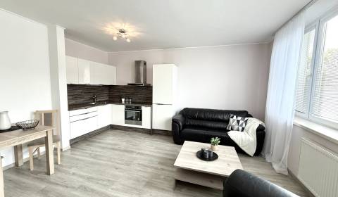 REZERVOVANÝ/ 2-IZB. BYT, LOGGIA, PARKING, SENICA