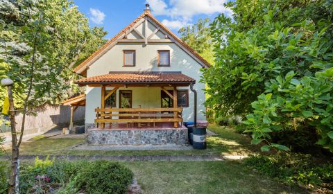1.BCR |5–IZB.RD,GARÁŽ,TERASA, PIVNICA, POZEMOK 796 m²,SENECKÁ, PEZINOK
