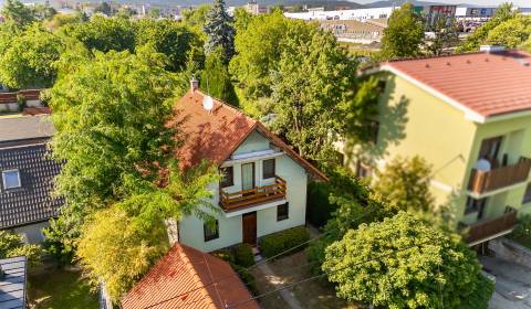 5–IZB.RD, GARÁŽ, TERASA, PIVNICA, POZEMOK 796 m², ul. SENECKÁ, PEZINOK