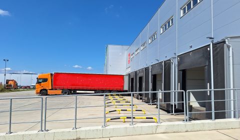 Na prenájom hala o výmere 3006m2, priemyselná zóna Záborské