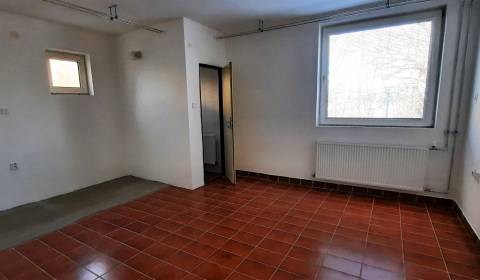 Kancelárske priestory na prenájom, Vráble, 25 m2