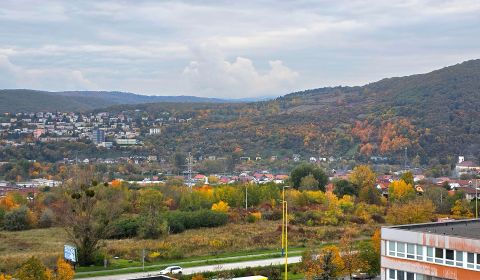 4-izbový byt s loggiou, Košice Ťahanovce – výhľad na mesto