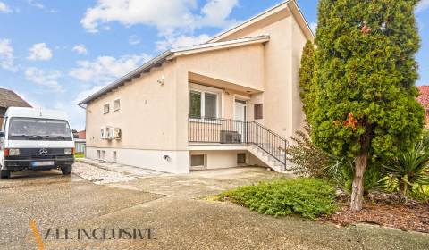 NA PREDAJ 7-IZBOVÝ RODINNÝ DOM S TROJGARÁŽOU, ROHOVCE