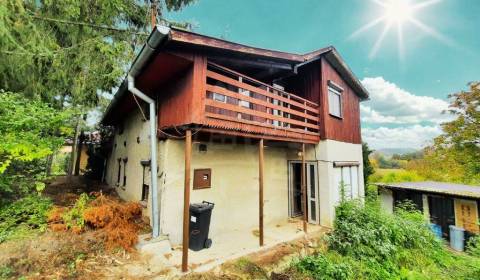 Rodinný dom v Kalinčiakove – prímestská časť Levíc