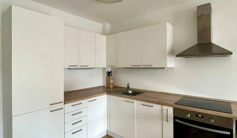 Prenájom 2-izbový byt blízko centra Bratislava V