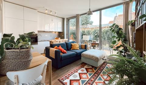 Romantický 2 izbový byt s predzáhradkou v Radovej zástavbe