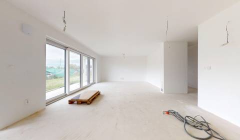 Krásny priestranný 4 izb. RD bungalov 114,25 m2 pozemok 533 m2, Senec