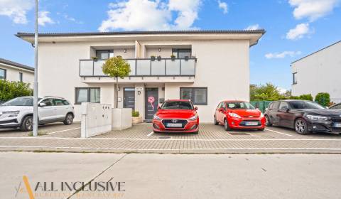 NA PREDAJ MODERNÝ 3-IZBOVÝ BYT SO ZÁHRADOU,KRÁĽOVIANKY