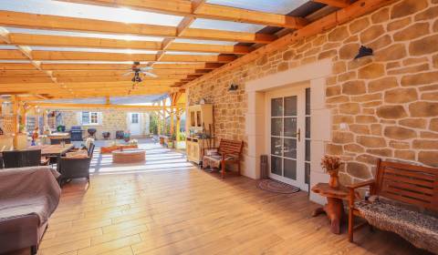 Na predaj 6iz. rodinný dom v obci  Podolie