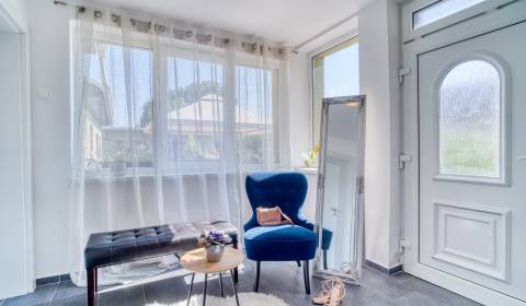 DOHODA NA CENE ! RODINNÝ DOM,5 IZB. S VEĽKÝM POZEMKOM, GARÁŽ, ŠPAČINCE