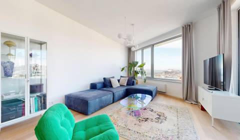 Dizajnový byt na 25.p. s výhľadom na hrad 