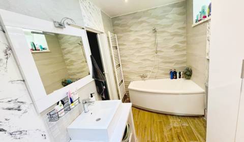 PREDAJ: 3 izbový prerobený byt, Horná Streda