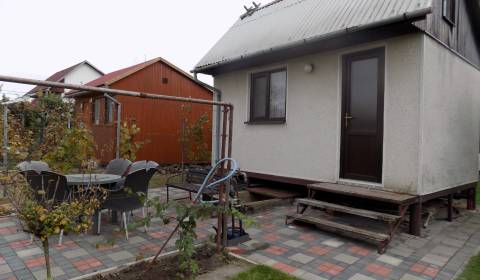 Na predaj chatka v príjemnej lokalite Svit pri Nových Zámkoch .