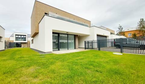 MODERNÝ 5 IZB.RODINNÝ DOM, CENTRUM POPRADU, s POZEMKOM 546 m2