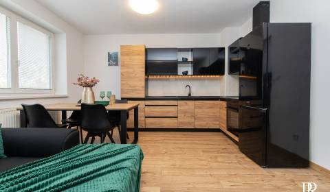 Priestranný 2izb. byt s lodžiou a parkovaním v garáži, Biely Kostol