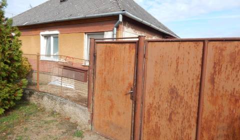 Na predaj 3 izbový rodinný dom v Strekove .