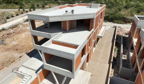 CHORVÁTSKO - Apartmány v tichej časti (S4) - VODICE, ŠIBENIK