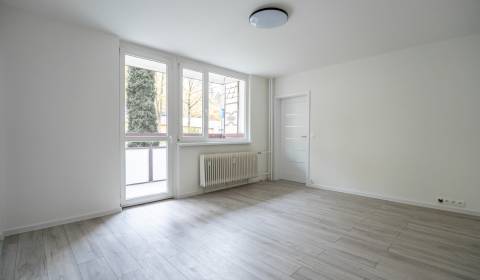 PRIESTRANNÝ - 4i byt 80 m2 + loggia - Trenčín