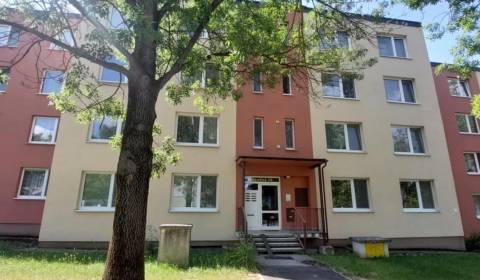 REZERVOVANÉ | 3i byt 73 m2 so šatníkom | sídlsiko JUH - Trenčín