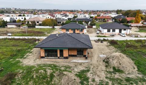 4-izbový rodinný dom s garážou v TOP lokalite, Bernolakovo Jelšova 