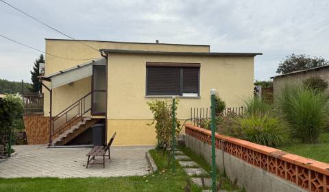 VÝBORNÁ LOKALITA! Rodinný dom s garážou Dvory nad Žitavou 