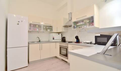 FIVE STAR RESIDENCE, 68 m2 - veľkometrážny MIMORIADNE VÝHODNÝ 2-i byt