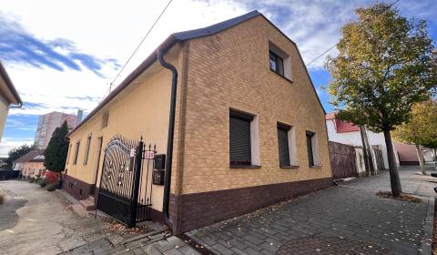 PRIESTRANNÝ 4 - IZB.BYT SO ZÁHRADKOU V STAREJ ČASTI RAČI | ALSTROVÁ UL