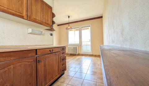 3-IZBOVÝ BYT S TROMI LOGGIAMI A BALKÓNOM (REZERVOVANE)