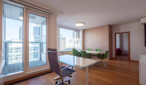 PANORAMA CITY Na Prenájom 2-izbový byt v s parkovacím státím.