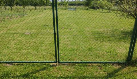 LIPOVEC - Rekreačný pozemok záhrada 890m2 vhodné aj na mobilný dom