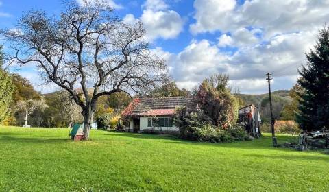 Rodinný dom s veľkým pozemkom – ideálny na chalupu alebo investíciu, N