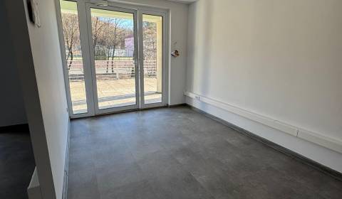Prenájom kanc./obchodné priestory, nová kompl. rekonšt., centrum PB