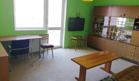 2 IZBOVY ZARIADENÝ RETRO BYT takmer v centre Pezinka